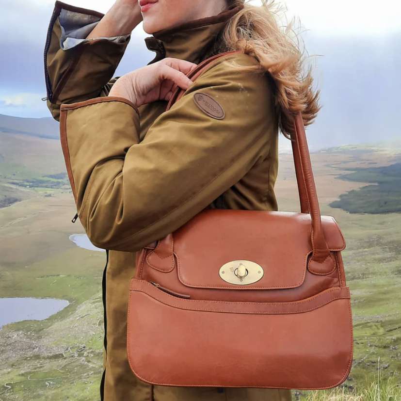 Irish leather goods – best gift ideas with Leather bags, wallets, and accessories.